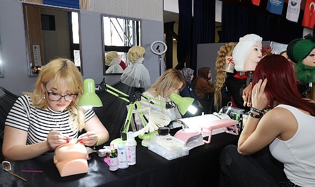 Kocaeli Büyükşehir Belediyesi’nin KO-MEK çatısı altında sunduğu mesleki eğitimler, kadınların