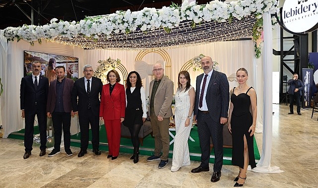 Kocaeli Büyükşehir Belediyesi’nin desteğiyle düzenlenen, evlilik hazırlığında olan gençlerin merakla