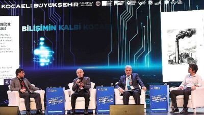 Büyükşehir’in gerçekleştirdiği Kocaeli Bilişim Fuarı’nda algoritmalardan dijital haklara, insansız sistemlerden