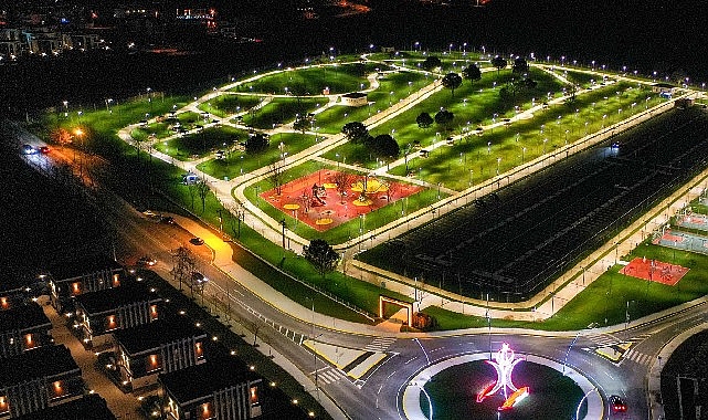 Kocaeli Büyükşehir Belediyesi, inşa ettiği millet bahçeleriyle kentin dört bir