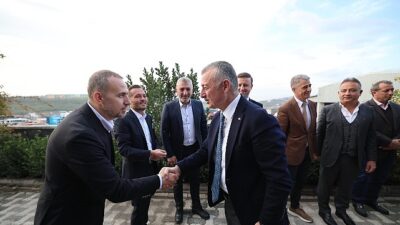 Gebze’de iş dünyasıyla bir araya gelen Kocaeli Büyükşehir Belediye Başkanı