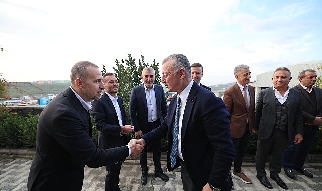 Gebze’de iş dünyasıyla bir araya gelen Kocaeli Büyükşehir Belediye Başkanı