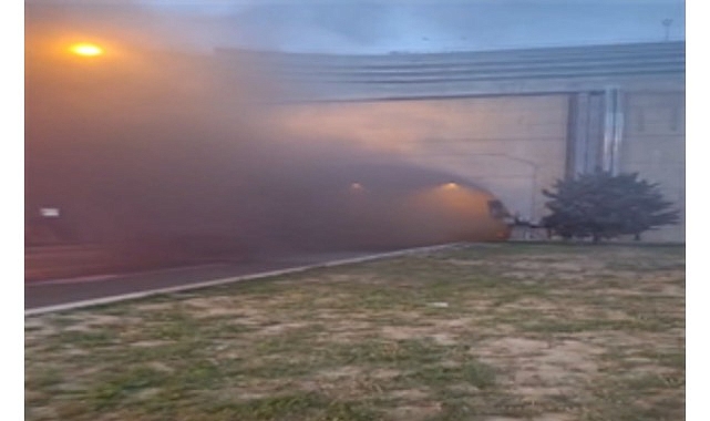 İzmir’de Konak Tünelleri’nde sabah saatlerinde bir araçta çıkan yangına İzmir