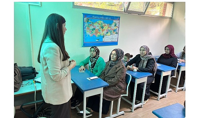 Konak Belediyesi, ilçenin farklı noktalarında bulunan semt merkezlerinde ebeveynlere yönelik