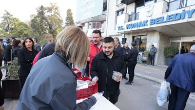 Konak Belediyesi personeli, Ulu Önder Mustafa Kemal Atatürk’ü, saat 9’u