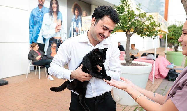 Konak Belediyesi’nin “Hepimizin Kalbi Aynı Atıyor” sloganıyla Agora AVM’de düzenlediği
