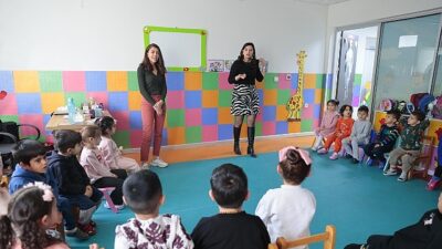 Konak Belediyesi bünyesinde faaliyet gösteren Mutlu Çocuklar Oyun Evleri’nde bulunan