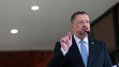 Kosta Rika Cumhurbaşkanı Chaves, Türk heyet ile toplantısında Türkçe konuşarak,