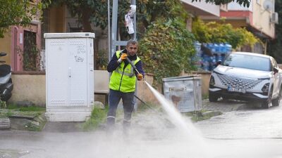 Maltepe Belediyesi’nin ilçe genelinde başlattığı temizlik çalışmaları hız kesmeden devam