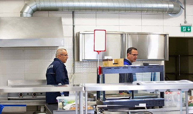 Narlıdere Belediyesi Zabıta Müdürlüğü ekipleri, okul kantinlerinde denetimlerini aralıksız sürdürüyor