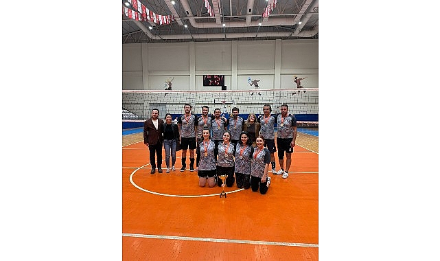 Nilüfer Belediyesi çalışanları arasında düzenlenen voleybol turnuvası sona erdi. Beş