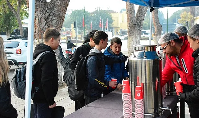 Ödemiş Belediyesi, sosyal belediyecilik anlayışı doğrultusunda hayata geçirdiği bardakta çorba