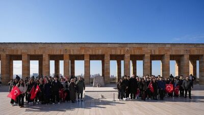 Maltepe Belediye Başkanı mimar Esin Köymen, sosyal medyadan ulaşarak Anıtkabir’e