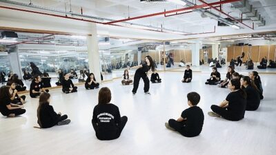 Osmangazi’de yaşayan her yaştan bireye ücretsiz eğitim kapıları açan Osmangazi