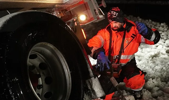 Sert vuran Norveç kışında, ölümcül hale gelen yollarda kurtarma talepleri