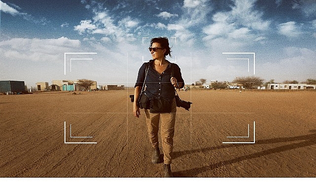 Pulitzer ödüllü fotoğrafçı Lynsey Addario, savaş muhabirliğinin tehlikeli dünyasında gerçeğin