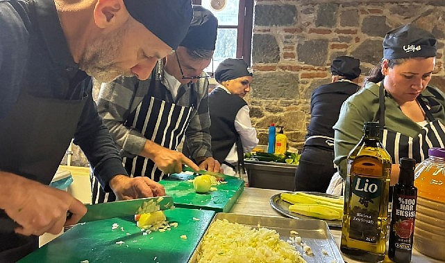 Şef Rıfat Yurttaş, İzmir Büyükşehir Belediyesi’nin pastacı çıraklığı kursundan mezun