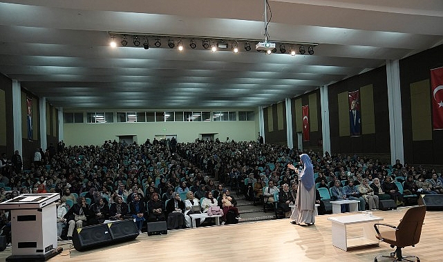 Konya Büyükşehir Belediyesi’nin ilçelerde düzenlediği Şehir Konferansları kapsamında; Beyşehir’de Saliha