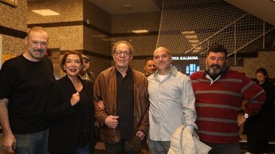 İstanbul Büyükşehir Belediyesi Şehir Tiyatroları, Ray Cooney ve Gene Stone’un yazdığı, Ragıp Yavuz’un çevirdiği,