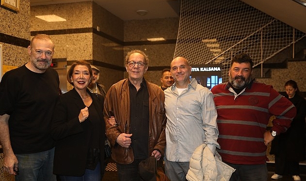 İstanbul Büyükşehir Belediyesi Şehir Tiyatroları, Ray Cooney ve Gene Stone’un yazdığı, Ragıp Yavuz’un çevirdiği,