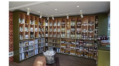 Ayvalık zeytinyağına ulaşabilmek için yalnızca S.S. Ayvalık Üretim ve Pazarlama