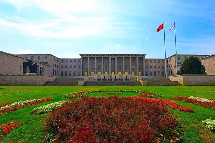 TBMM Genel Kurulu, turizm ve vakıflarla ilgili düzenlemeleri içeren Vakıflar