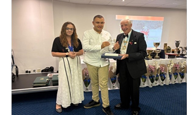 Manş Denizi’ni yüzerek geçen İzmir Büyükşehir Belediyespor’un başarılı yüzücüsü Tuna