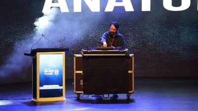 Büyükşehir Belediyesi’nin Kongre Merkezi’nde düzenlediği Kocaeli Bilişim Fuarı’nda yapay destekli