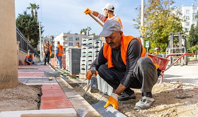 Yenişehir Belediyesi, kent genelinde yol ve kaldırım yapım ile onarım