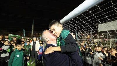 Hasan Doğan Bilgievi ve Sporcu Gençlik Eğitim Merkezi’nin açılışında çocuklara