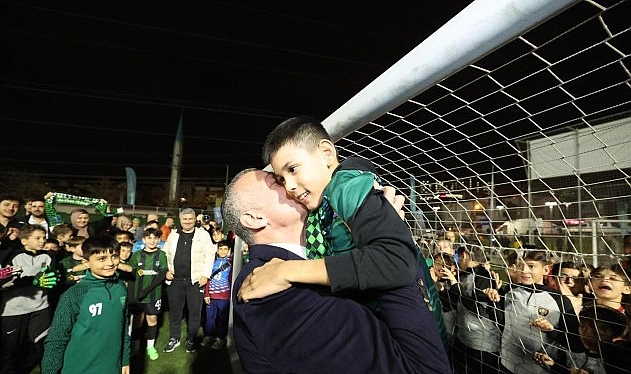 Hasan Doğan Bilgievi ve Sporcu Gençlik Eğitim Merkezi’nin açılışında çocuklara