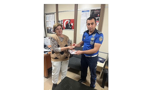 Zabıta Müdürlüğümüze ulaştırılan bir miktar para ve ziynet eşyası, ekiplerimizin