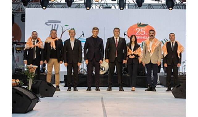 İzmir’in Seferihisar ilçesinde bu yıl 25’incisi düzenlenen Mandalina Şenliği, hem