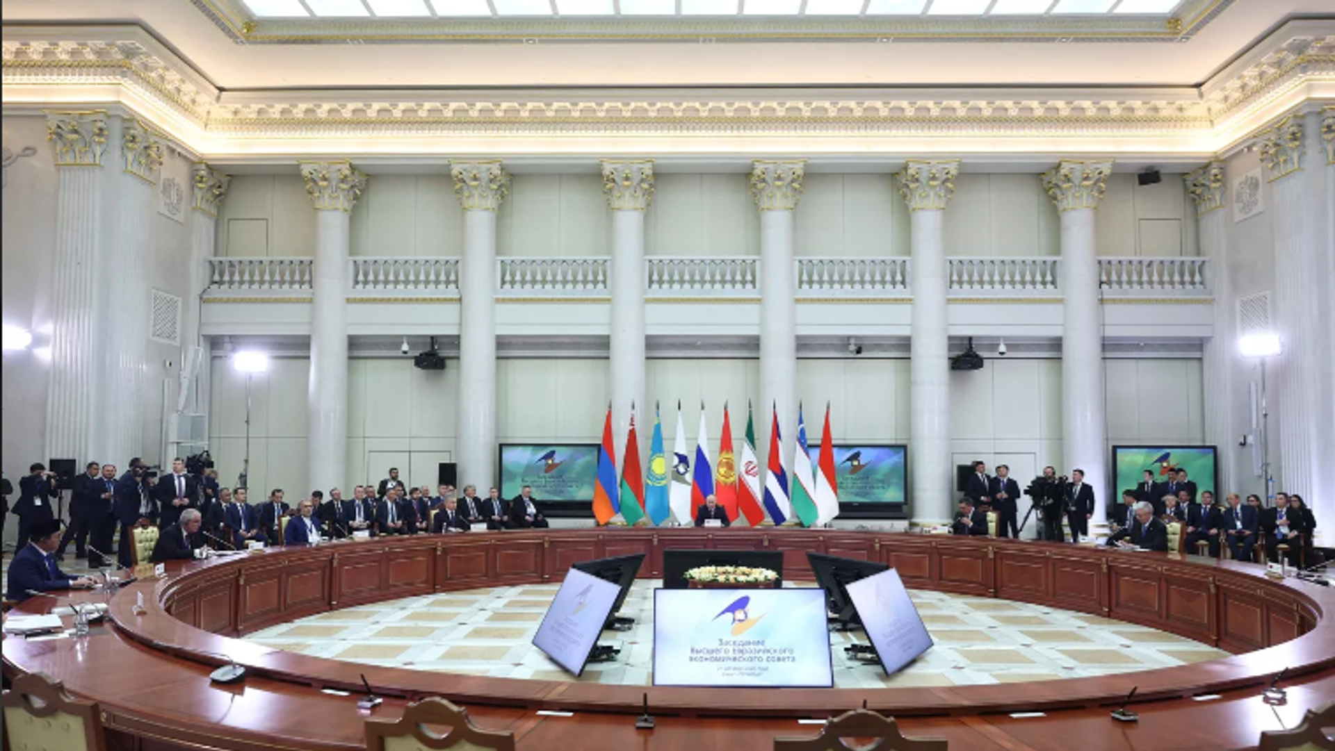 Rusya'nın St.Petersburg kentinde düzenlenen Yüksek Avrasya Ekonomik Konseyi Toplantısı’nda Avrasya