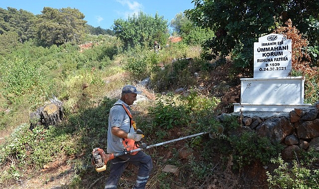 Antalya Büyükşehir Belediyesi Alanya Cikcilli Mezarlığı’na kapasite arttırma çalışmalarını sürdürüyor.