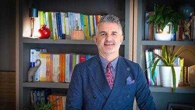 Alzheimer hastalığı, hem dünyada hem de Türkiye’de giderek artan önemli