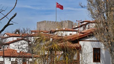 Büyükşehir Belediyesi (ABB), 2020 yılında Ankara Kalesi’nde başlattığı “Sokak Sağlıklaştırma