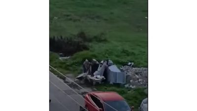 Lüleburgaz Belediyesi Zabıta ekipleri, kentte atıkları boş araziye döken kişileri