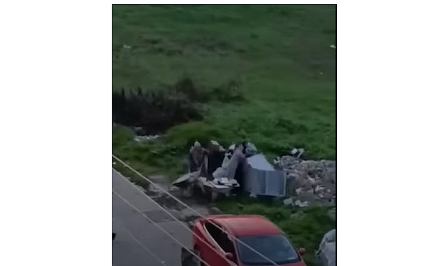 Lüleburgaz Belediyesi Zabıta ekipleri, kentte atıkları boş araziye döken kişileri