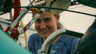 17 yaşındaki Borusan Otomotiv Motorsport pilotu milli sporcu Ayşe Çebi,