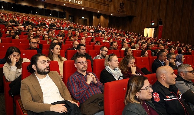 Kocaeli Büyükşehir Belediyesi, kurum bünyesindeki personele yönelik eğitim programlarını aralıksız