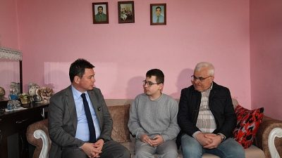 Topluma dokunan çalışmalarıyla gönüllerde iz bırakan Osmangazi Belediye Başkanı Erkan