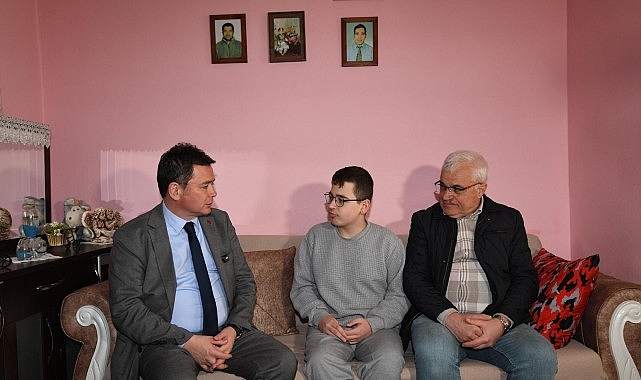 Topluma dokunan çalışmalarıyla gönüllerde iz bırakan Osmangazi Belediye Başkanı Erkan