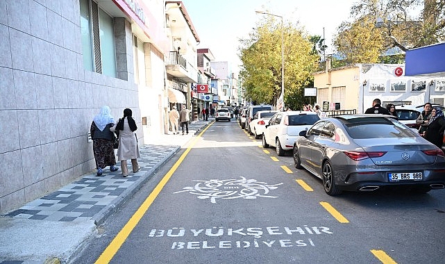 Aydın Büyükşehir Belediyesi, kent genelinde eş zamanlı olarak sürdürülen yol
