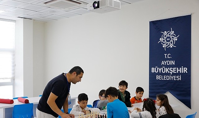 Aydın Büyükşehir Belediyesi tarafından güz dönemi etkinlikleri kapsamında düzenlenen satranç