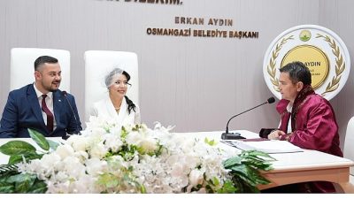 Osmangazi Belediye Başkanı Erkan Aydın, 2025 yılının son nikahını kıyarak