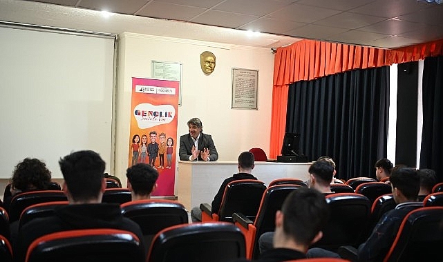 Kartepe Belediye Başkanı Av. M. Mustafa Kocaman, gençlere yönelik düzenlenen