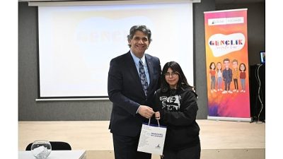 Kartepe Belediye Başkanı Av. M. Mustafa Kocaman, gençlerle fikir alışverişinde