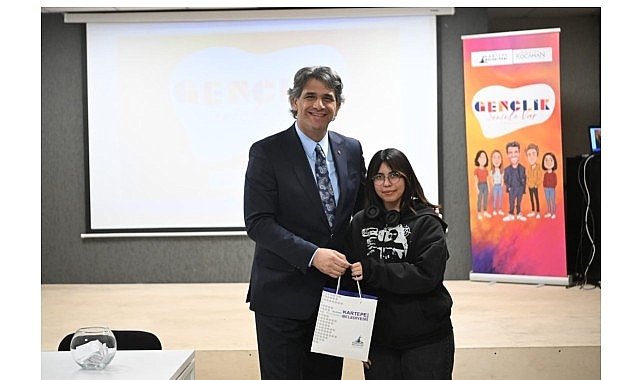 Kartepe Belediye Başkanı Av. M. Mustafa Kocaman, gençlerle fikir alışverişinde