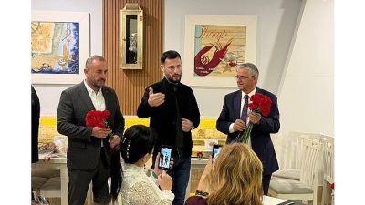 Kemer Belediye Başkanı Necati Topaloğlu, Kazakistan’dan Kemer’e gelen 61 Kazak